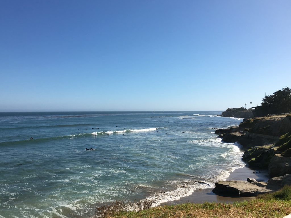 【キャピトラ】サンノゼから車で50分！カラフルなホテルが可愛い西海岸最古のビーチリゾート SF CLIP