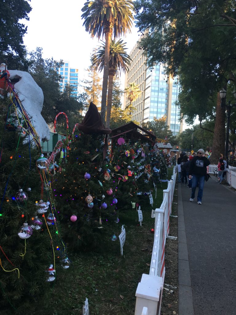【サンノゼ】ツリーも遊園地も楽しめる大規模なクリスマスイベント ＃Christmas In The Park SF CLIP